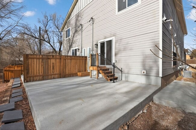 Building Photo - 227 Crestone Ave