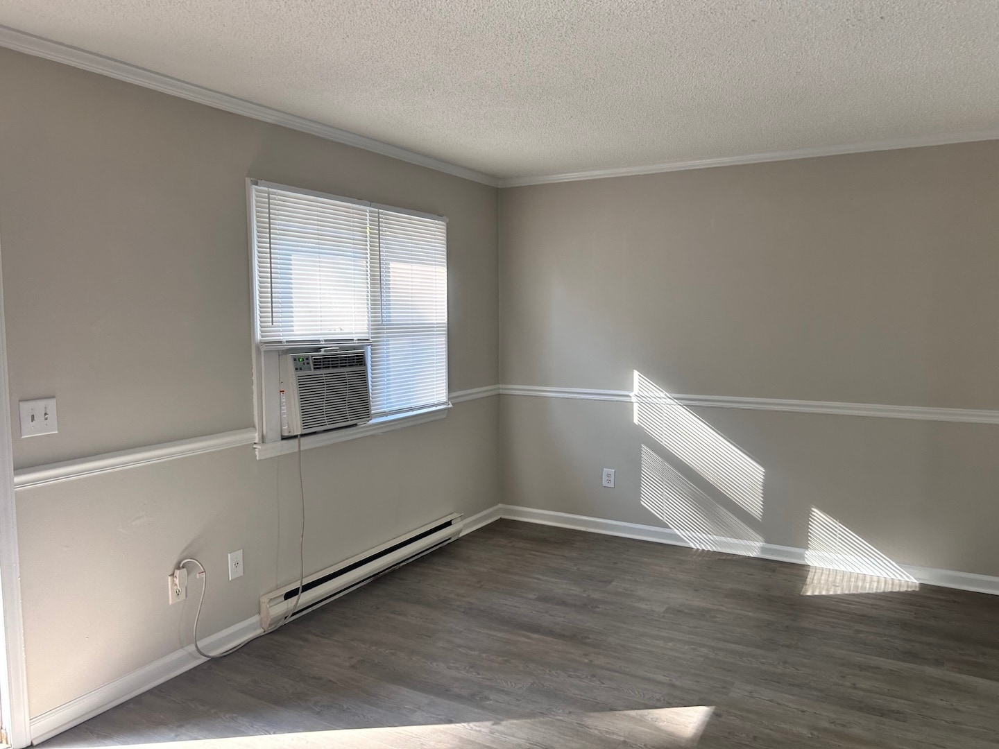 Building Photo - 2204 Delta Pl