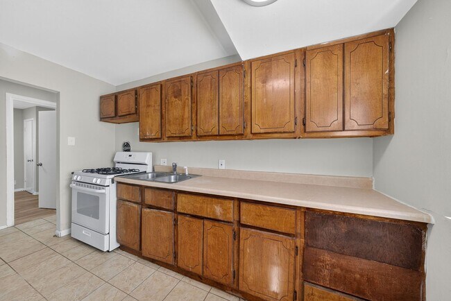 Building Photo - 10772 Spring Garden Dr