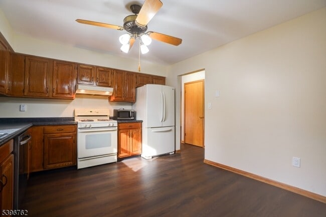 Building Photo - 11 Lenox St