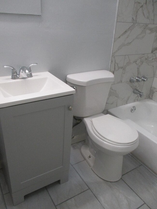 Building Photo - 2863 Edgecombe Cir S