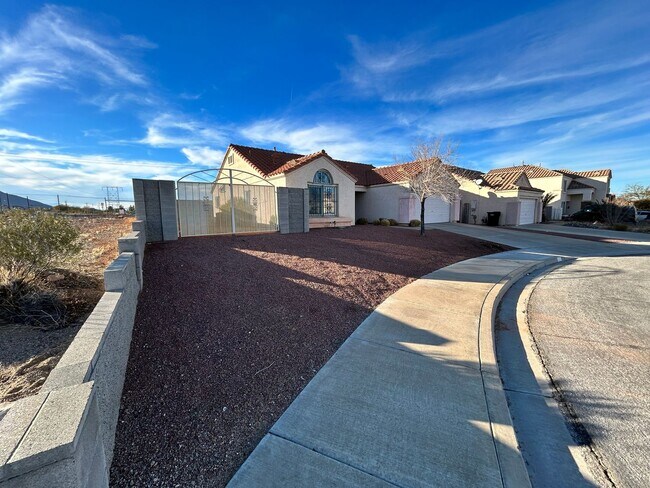 Building Photo - Welcome Home! Charming 3 Bedroom, 2 Bath, ...