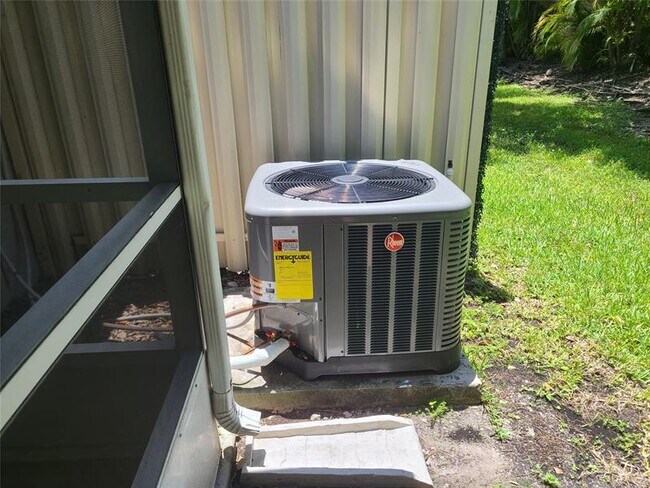 Building Photo - 1427 SW 48th Terrace