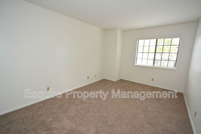 Building Photo - 1610 Oneida Pl