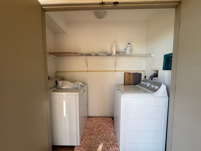 Building Photo - 202 Silver Lake Dr