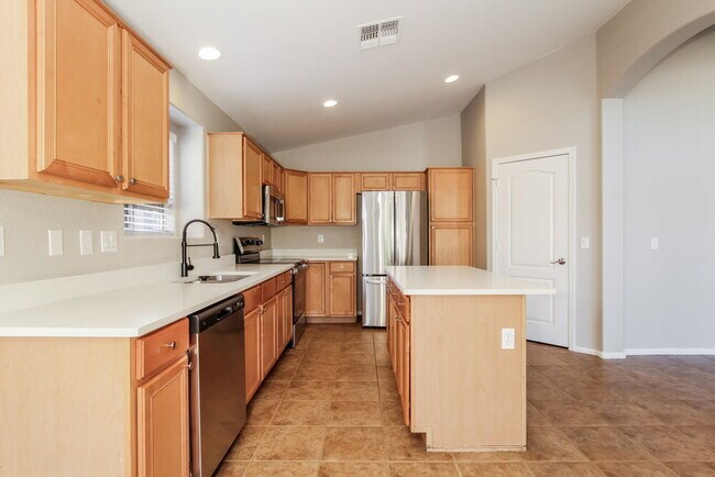 Building Photo - 4640 W Magdalena Ln