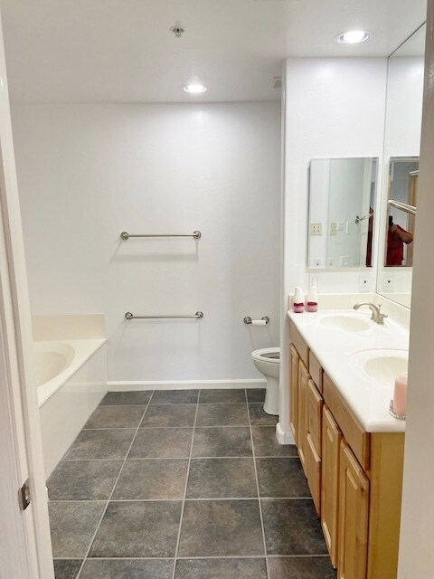 master bath - 14000 N 94th St