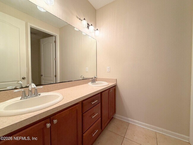 Building Photo - 1487 Falabella Dr