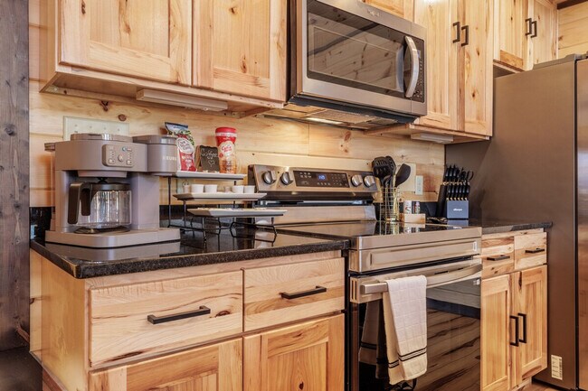 Building Photo - 2125 Rising Fawn Way