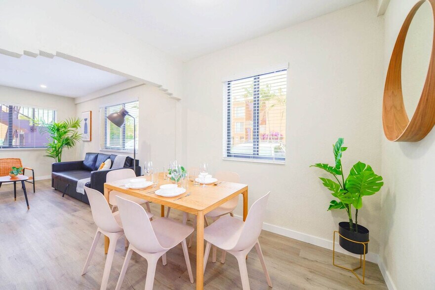 Building Photo - 700 SW 11th Ave