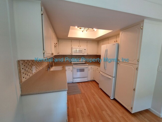 Building Photo - Beautifully Updated Capitola Shores 2 Bedroom/1 Bathroom