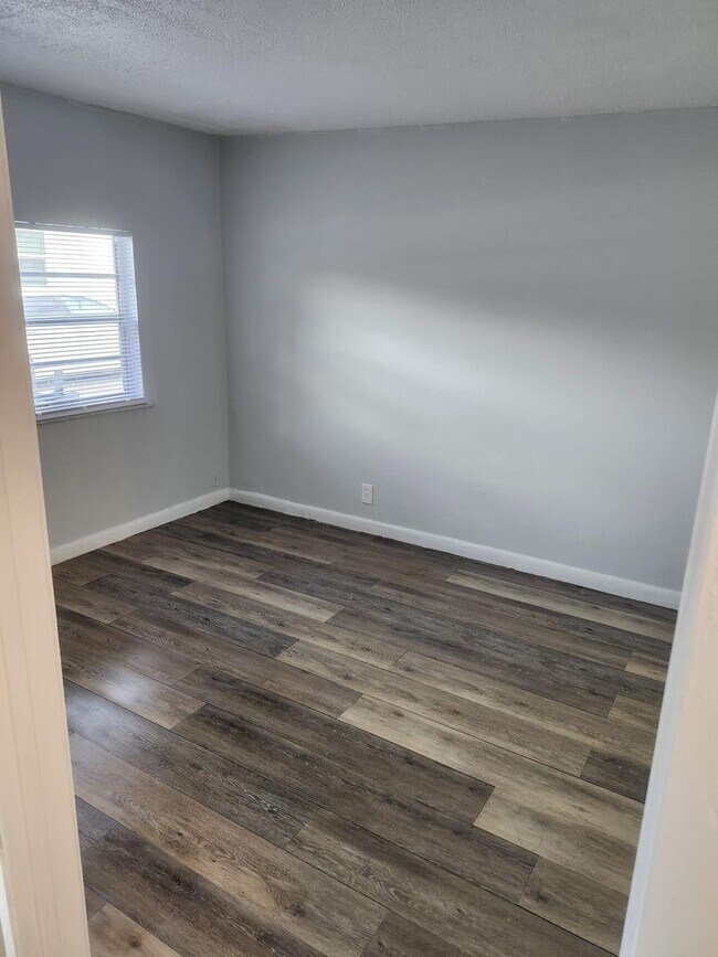 Building Photo - 1 Bed 1 Bath Apartment for Rent $950