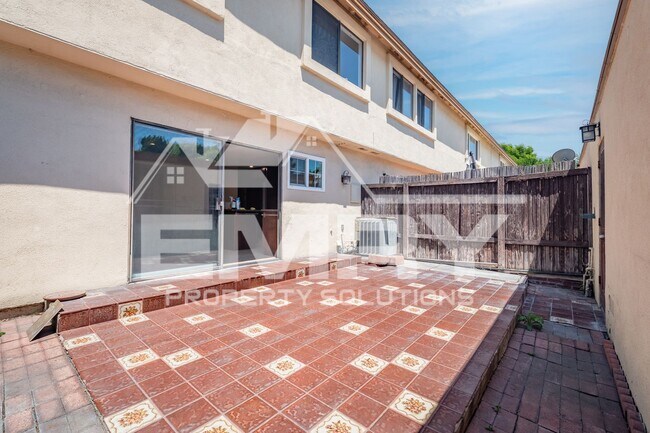 Building Photo - 9781 Karmont Ave
