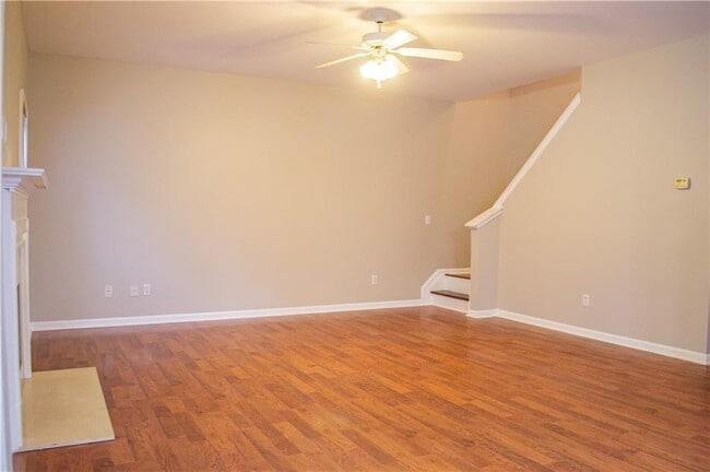 Building Photo - 444 Crestmont Ln