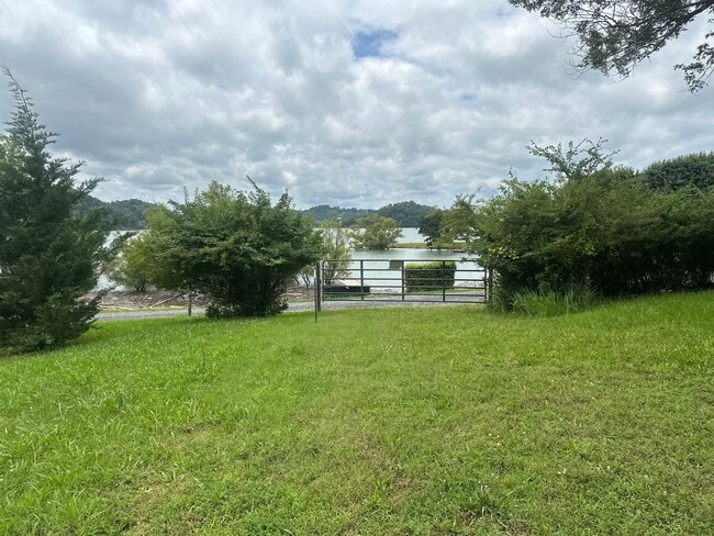 Building Photo - Lake Life!!!