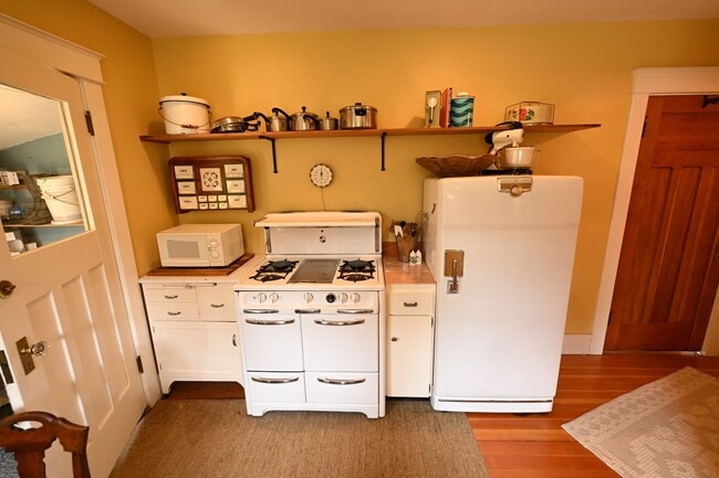 Building Photo - 3bd/2ba Seattle Home