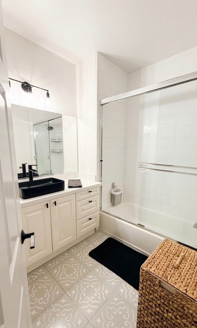 Building Photo - 201 Sansome St