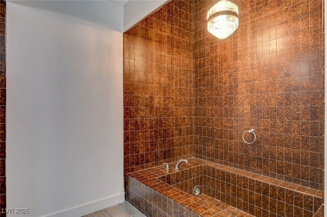 Building Photo - 945 Vegas Valley Dr
