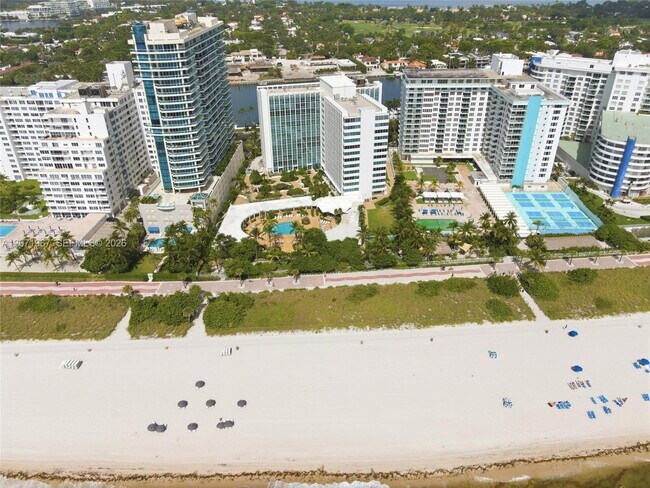 Building Photo - 5055 Collins Ave