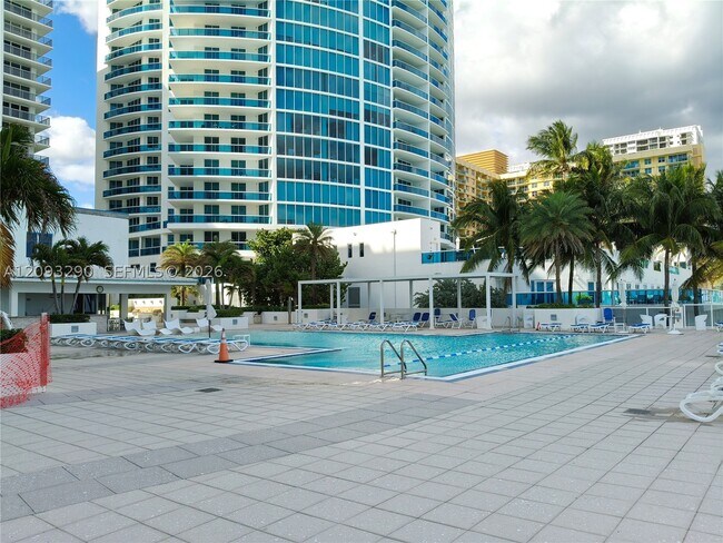 Building Photo - 2751 S Ocean Dr