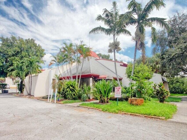 Building Photo - 634 NW 13th St