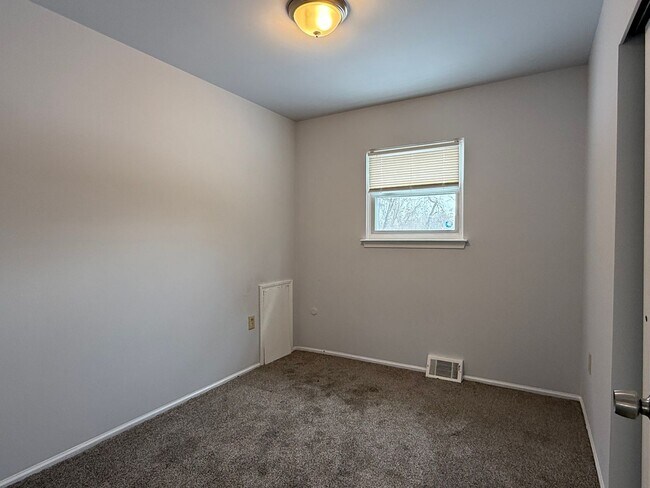 Building Photo - 4 Bed Home - Boothwyn, PA