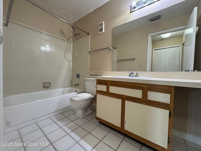 Building Photo - 7667 N Wickham Rd