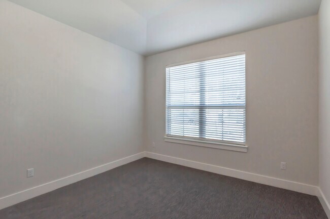Building Photo - 120 Birkshire Dr