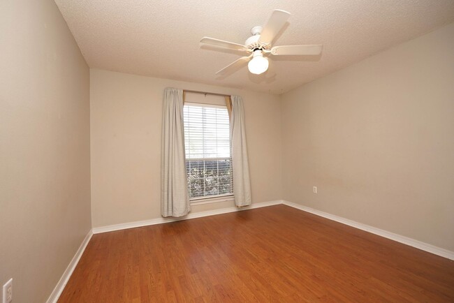 Building Photo - Silver Oaks Community