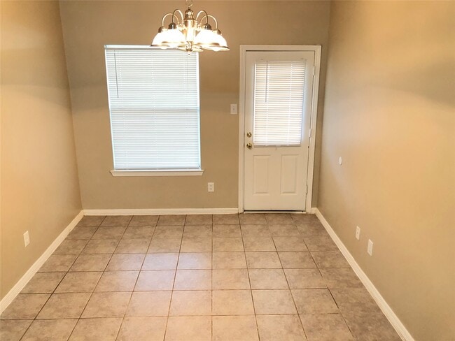 Building Photo - 22811 W Fairfax Village Cir