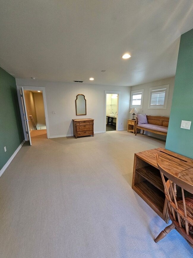Building Photo - MOVE IN SPECIAL! 1/2 OFF FIRST MONTH'S REN...