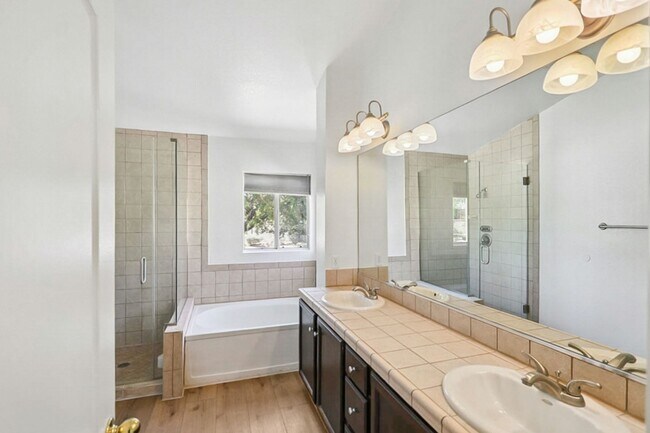 Building Photo - Beautiful, Well Kept, North Summerlin Pool Home