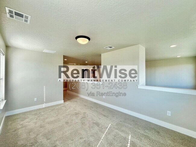 Building Photo - 5925 W Sprig Dr