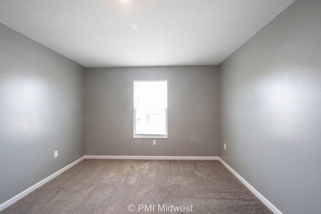 Building Photo - 3975 Fenwick Ln