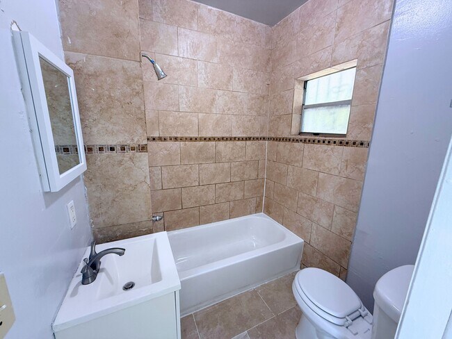 Building Photo - 1045 Curtiss Dr