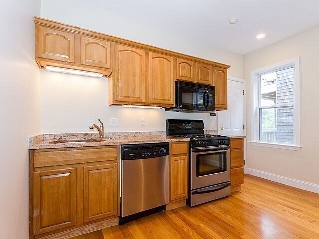 Building Photo - 144 Minot St