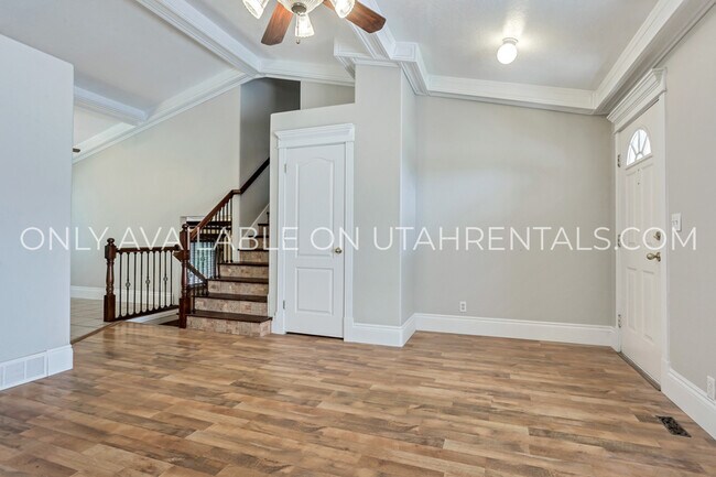 Building Photo - 1437 E Murdock Dr