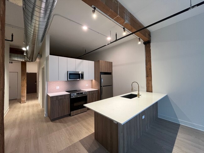 Building Photo - 1040 W Huron St