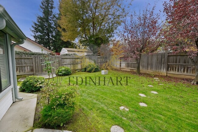 Building Photo - 6447 N Vagedes Ave