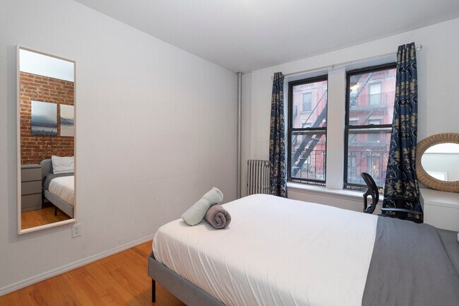 Building Photo - 1794 1st Ave