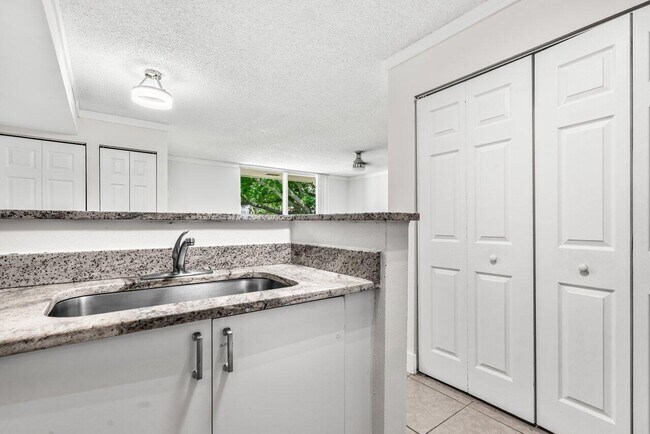 Building Photo - 127 Yacht Club Way