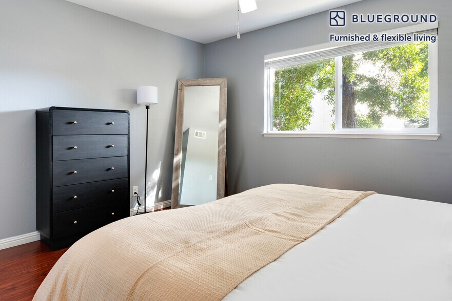 Building Photo - 235 Arlington Rd