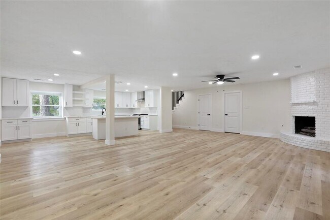 Building Photo - 1742 Hill Top Ln