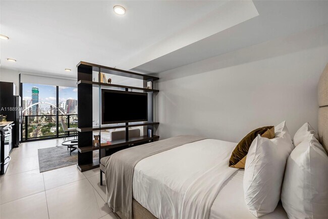 Building Photo - 398 NE 5th St