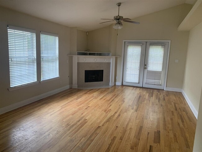 Building Photo - 1445 Crescent Hills Dr