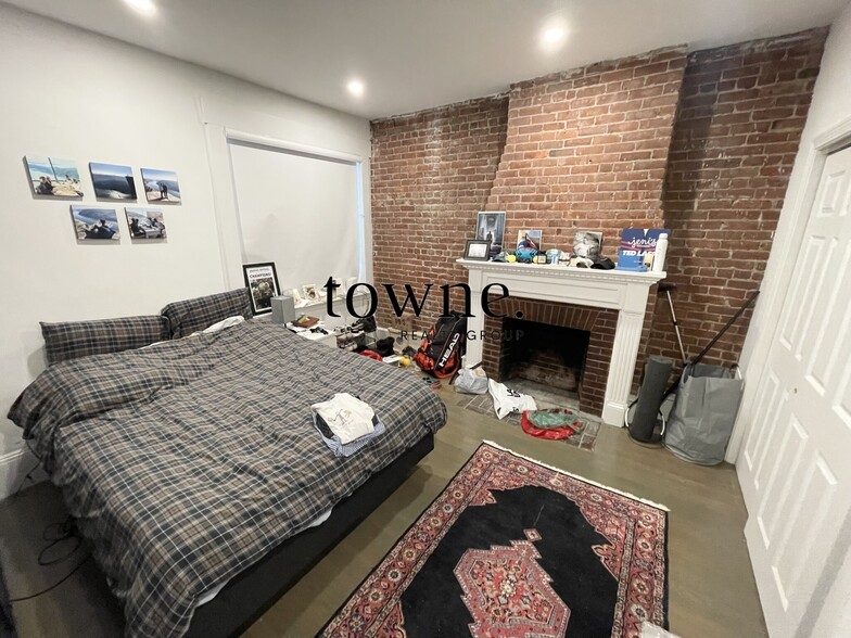 Building Photo - 1402 Beacon St