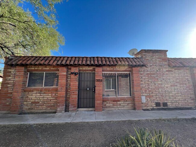 Building Photo - 3054 N Cherry Ave