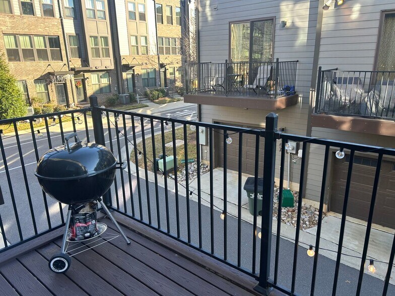 Building Photo - 317 Music Hall Wy