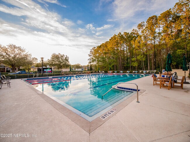 Building Photo - 945 Registry Blvd