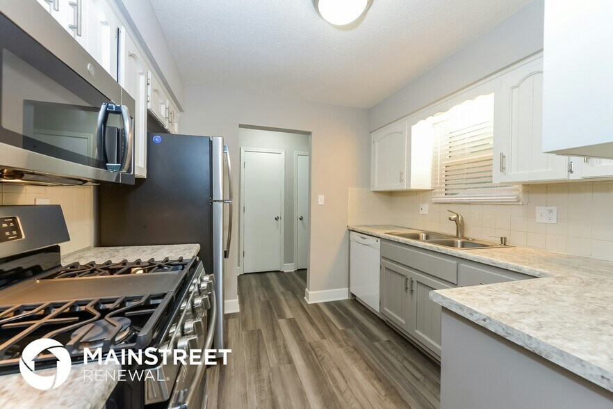 Building Photo - 501 SW Shamrock Pl